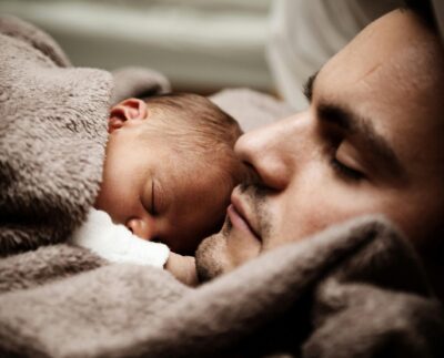 close-up-of-a-dad-and-his-little-baby-sleeping-together