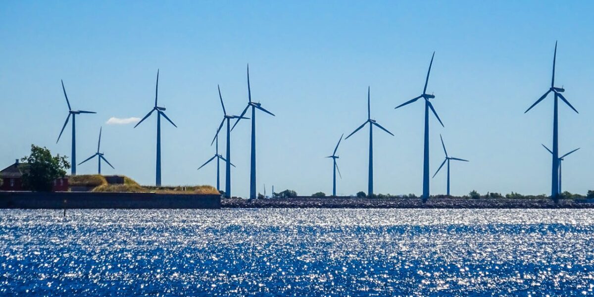 Photo by Nico : https://www.pexels.com/photo/wind-farm-on-sea-shore-7019037/