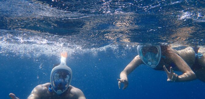 Photo by Noz Urbina: https://www.pexels.com/photo/photo-of-people-snorkeling-underwater-734725/