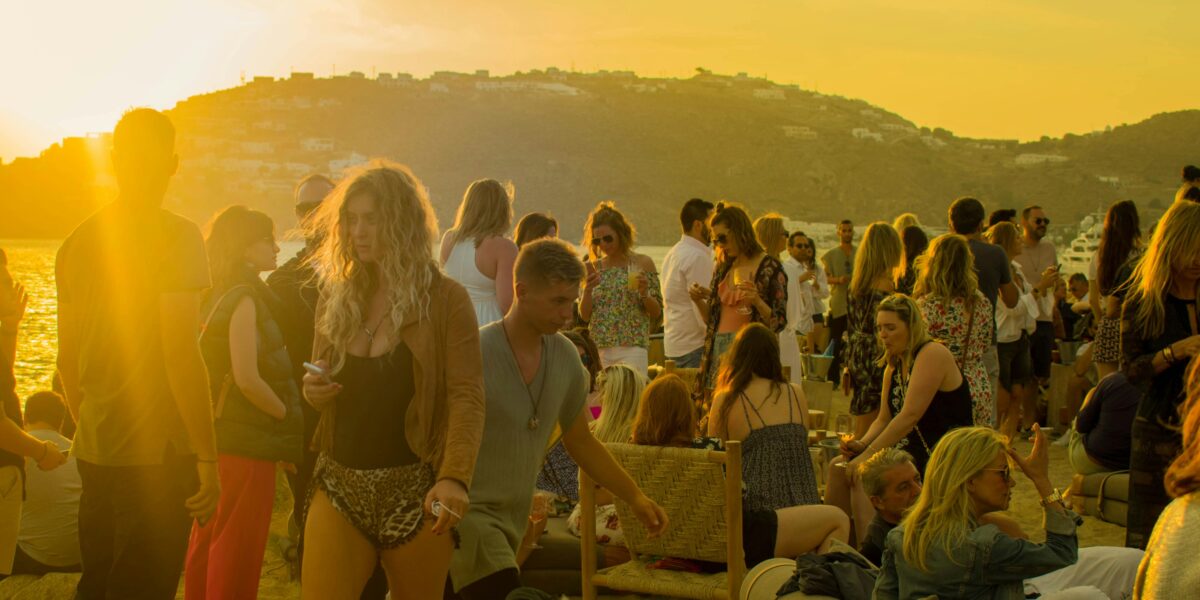 Photo by Osvaldo Coelho Jr.: https://www.pexels.com/photo/crowd-of-people-gathering-during-golden-hour-1117256/