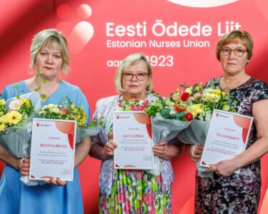 Aasta-ode-Regyta-Eriste-ja-Katti-Korve-ning-Aasta-hooldustootaja-Tiiu-Lehemets.-Foto-Eesti-Odede-Liit.jpg