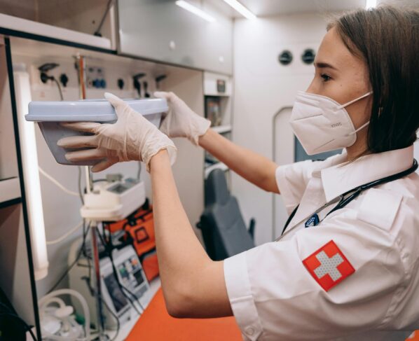 Photo by Mikhail Nilov: https://www.pexels.com/photo/a-paramedic-in-an-ambulance-8948289/