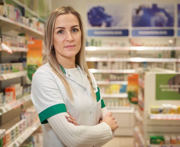 Võru Rimi Benu apteegi farmatseut Helina Kivi. Foto: Jassu Hertsmann.