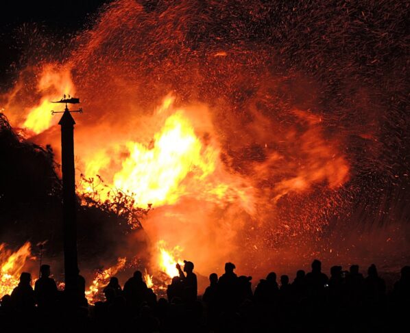 Photo by Pixabay: https://www.pexels.com/photo/person-near-fire-266487/