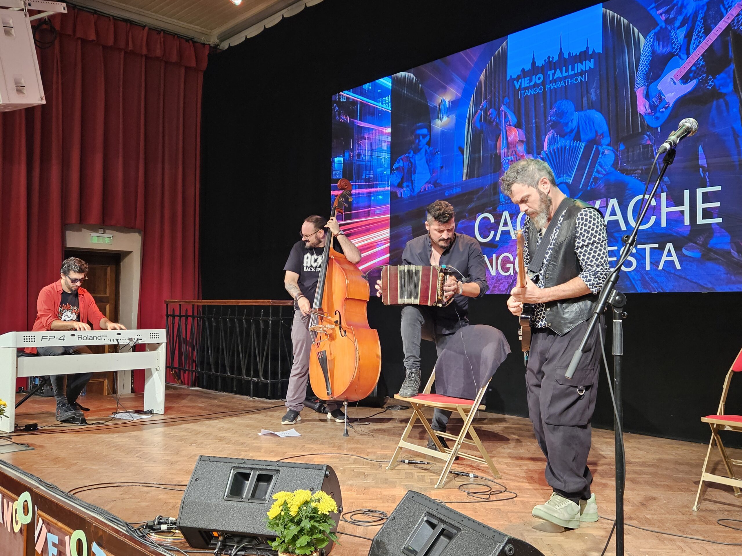 What Is It Like to Be El Cachivache?